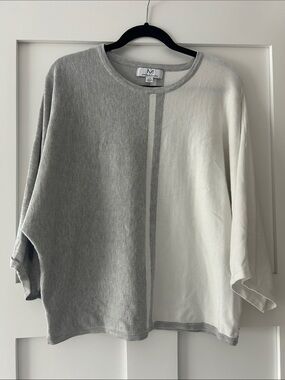 Magaschoni Two-Tone Gray and Cream Lightweight Sweater